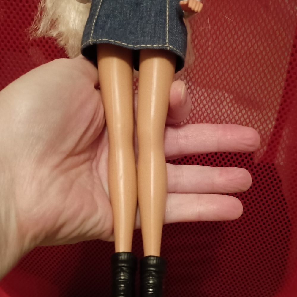 ✨SALE✨ Barbie Style in Denim doll 1996 - Picture 5 of 9